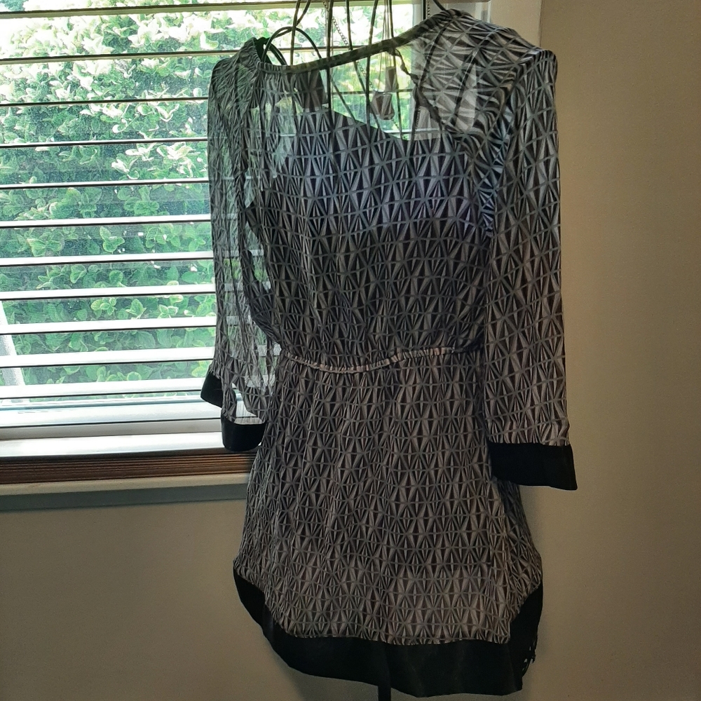 Sheer blouse - Picture 3 of 10